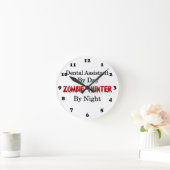 Zahnärztin/Zombie Hunter Runde Wanduhr (Zuhause)