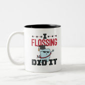 Zahnarztzahnärztliche Abschluss  Funny Flossing Zweifarbige Tasse (Links)