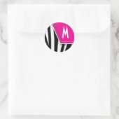 Zany-Zebra-Monogramm-Aufkleber (Fuschia) Runder Aufkleber (Tasche)
