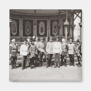 Zar Nicholas II (1868-1918) stehend im Garde Magnet