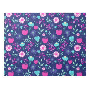 Zarte Blumen und botanische Details Notizblock