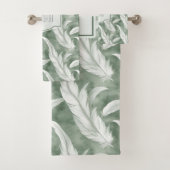 Zarte graue monogrammierte grüne Federn Badhandtuch Set (Insitu)