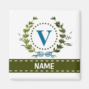 Zarter Efeukranz und Bandname mit Monogramm V Magnet