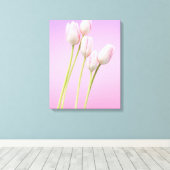 Zarter rosa Tulips gesteppte Leinwand Print (Insitu (Holzboden))