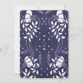 Zartes Blumenrahmen auf blauer Hochzeitseinladung Einladung (Rückseite)