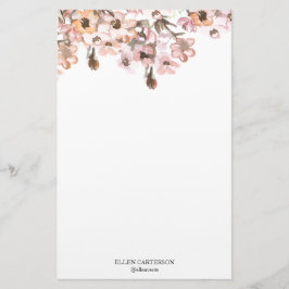 Zartes Blumenschrift-Papier mit Monogramm für den Briefpapier