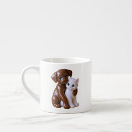 Zartes Moment zwischen Hund und Katze Espressotasse