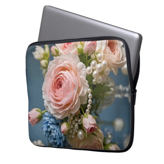 Zartes Rosa Rosa mit Perle in Vase Laptopschutzhülle (Vorderseite Links)