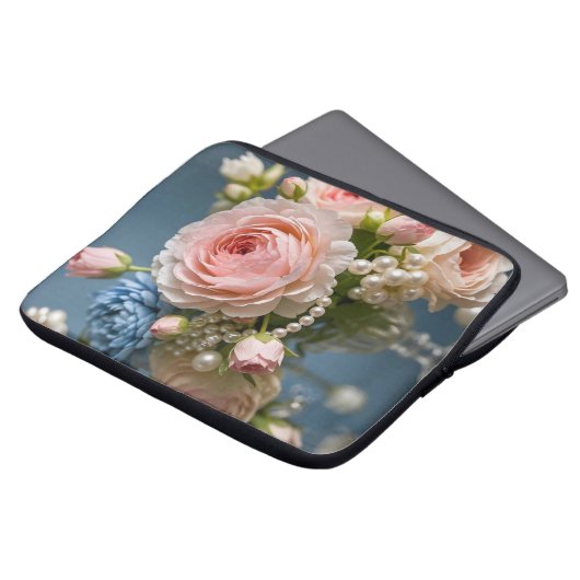 Zartes Rosa Rosa mit Perle in Vase Laptopschutzhülle (Vorne Oben)