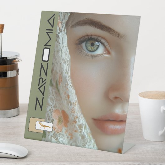 ZARZOMIE SOCKELSCHILD (In Situ)