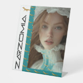 ZARZOMIE SOCKELSCHILD (Vorderseite)