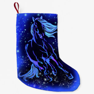 Zauberblaues Pferd, das bei Mondlicht läuft, star Kleiner Weihnachtsstrumpf