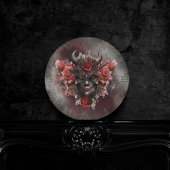 Zauberei | Dunkler Horned Dämon mit leuchtenden ro Runde Wanduhr