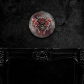 Zauberei | Dunkler Horned Dämon mit leuchtenden ro Runde Wanduhr