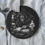 Zauberer beim Studium des Grimoire — von BurnsInHe Button (Beispiel)