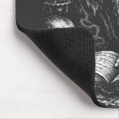 Zauberer beim Studium des Grimoire — von BurnsInHe Mousepad (Ecke)