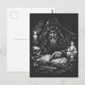 Zauberer studiert das Grimoire — von BurnsInHell Postkarte (Vorne/Hinten)