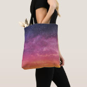 Zauberfarbe: Himmelshintergrund bezaubern. Tasche (Von Nahem)