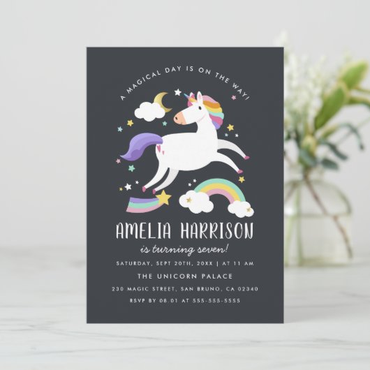 Zauberhafte Einhorn-, Sterne- und Regenbogen-Gebur Einladung (Stehend Vorderseite)