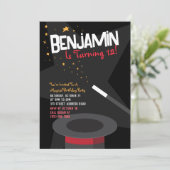 Zauberhafte Einladung zum Geburtstag - Zauberwand (Stehend Vorderseite)