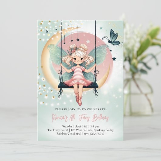 Zauberhafte Fee auf dem schwingenden Kindergeburts Einladung (Stehend Vorderseite)