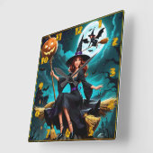 Zauberhafte Hexe feiert Halloween-Nacht Quadratische Wanduhr (Winkel)