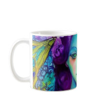 Zauberhafte Milchkönigin mit Schmetterlingen