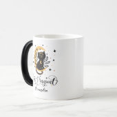 Zauberhafte schwarze Katze mit Halbmond mit Sterne Verwandlungstasse (Vorderseite Links)