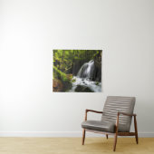 Zauberhafter Wasserfall im bezaubernden grünen Wal Wandteppich (Beispiel (Horizontal))