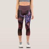 Zauberhaftes Abstrakt gestreiftes farbiges Fraktal Capri Leggings (Vorderseite)