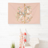 Zauberhaftes Karussellpferd mit Blumendesign Banner (InSitu)