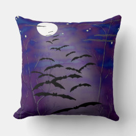 Zauberstunde mit Vollweißem Mond und Fledermäusen Kissen