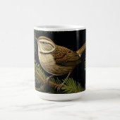 Zaunkönig auf Tannenzweigen Kaffeetasse (Mittel)