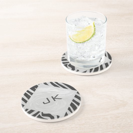Zebra Black and Light Gray Monogram Getränkeuntersetzer (Seite)