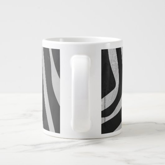 Zebra Black and Light Gray Monogram Jumbo-Tasse (Rückseite)