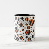 Zebra Black and Orange Polka Dots Zweifarbige Tasse (Mittel)