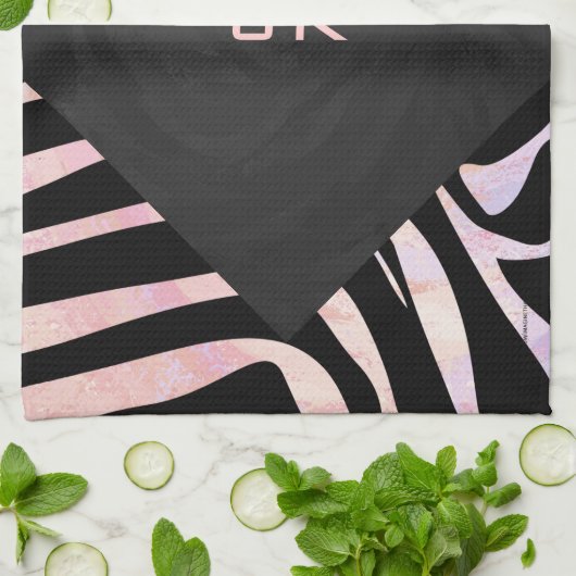 Zebra Black and Pink Monogram Geschirrtuch (Gefaltet)