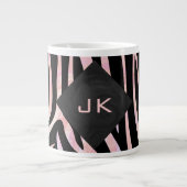 Zebra Black and Pink Monogram Jumbo-Tasse (Vorderseite)