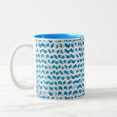 Zebra Blau und Weiß Zickzack Zweifarbige Tasse (Links)