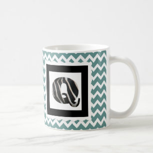 Zebra-Druck-Buchstabe "Q" auf aquamarinem/weißem Kaffeetasse