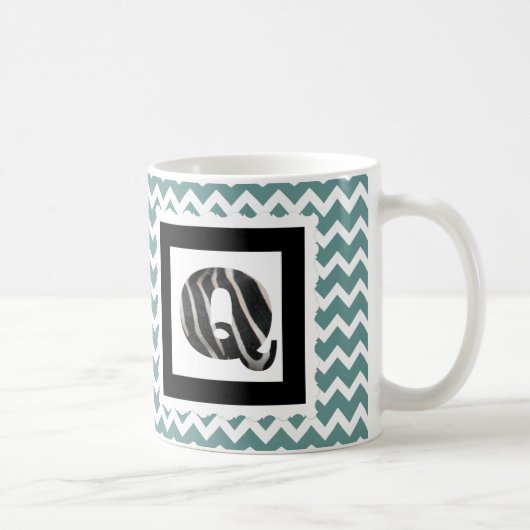 Zebra-Druck-Buchstabe "Q" auf aquamarinem/weißem Kaffeetasse (Rechts)