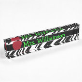 Zebra-Druck u. roter Namensplakette