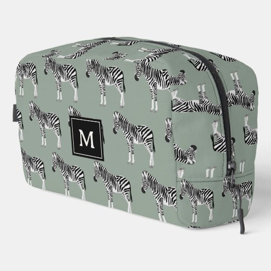 Zebra Exotic Animal Pattern Sage Green Monogram Waschbeutel (Rechte Ecke)