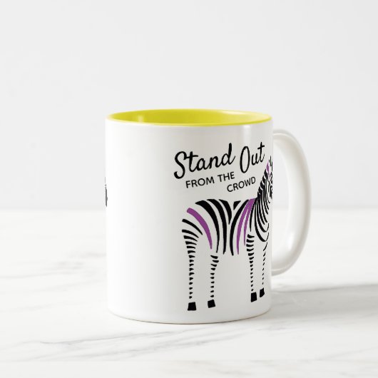 Zebra hebt sich von der Menge ab Zweifarbige Tasse (VorderseiteRechts)