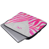 Zebra Hot Pink und Weiß mit Monogramm Laptopschutzhülle (Vorne Knopf)