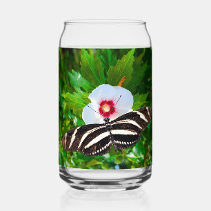 Zebra-Langschwanz-Schmetterling auf einem Hibiskus Dosenglas