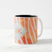 Zebra Monogramm Orange und Weiß Zweifarbige Tasse (VorderseiteRechts)