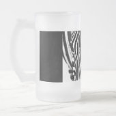 Zebra-Portrait schwarz-weiß Mattglas Bierglas (Links)