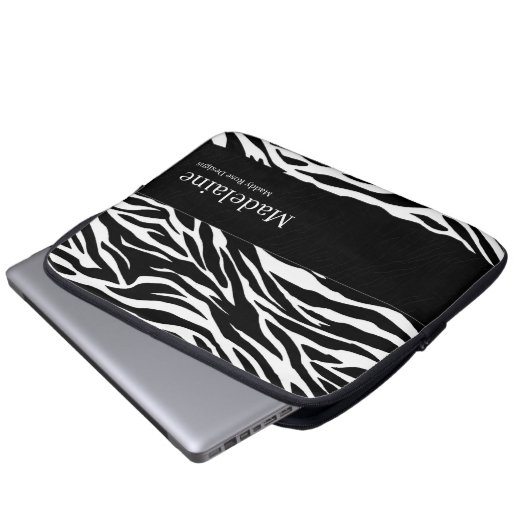 Zebra Print in Schwarzweiß mit Namen Laptopschutzhülle (Vorne Knopf)