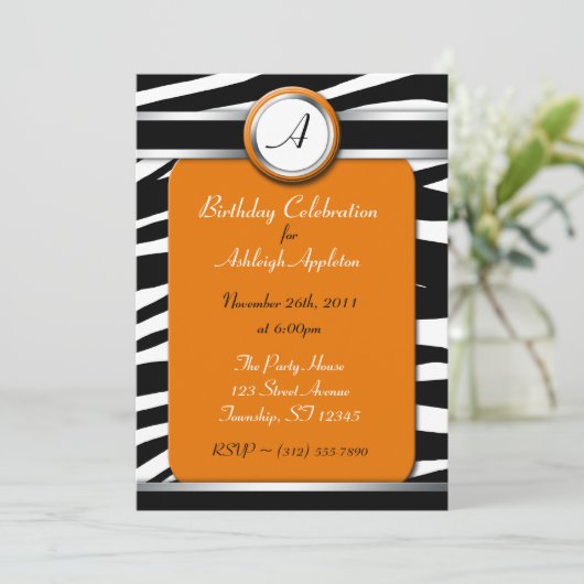 Zebra Print Monogram Orange Birthday Einladungen (Stehend Vorderseite)